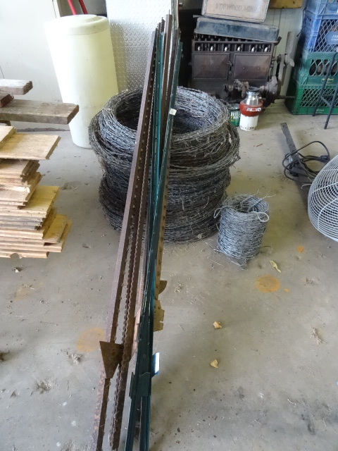 lot 18 image: Fence posts and wire