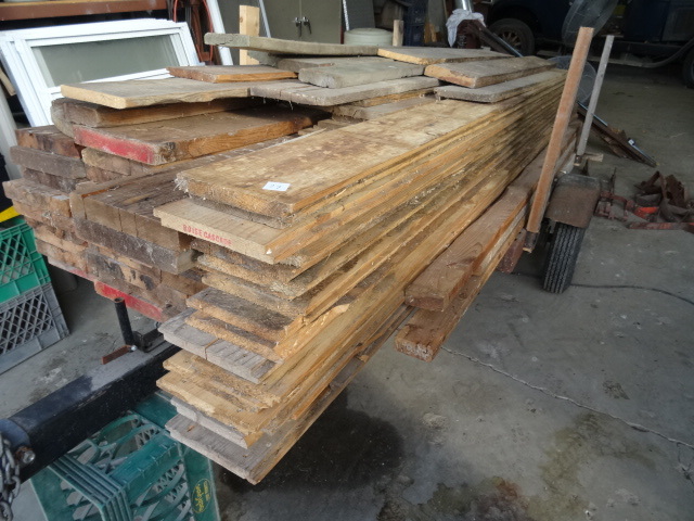lot 27 image: Misc vintage barn boards.
