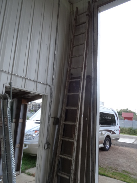 lot 23 image: Extension ladder