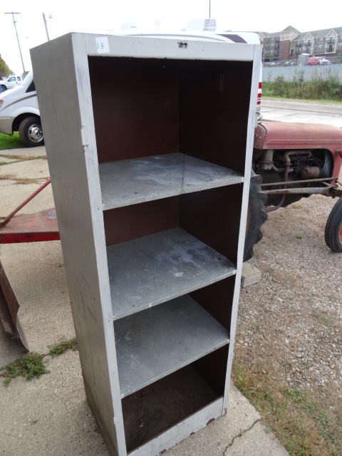 lot 28 image: Metal cabinet