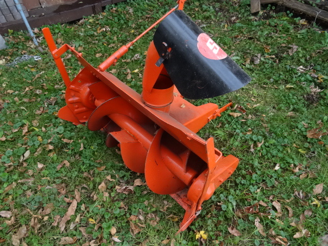 lot 29 image: Simplicity snowblower