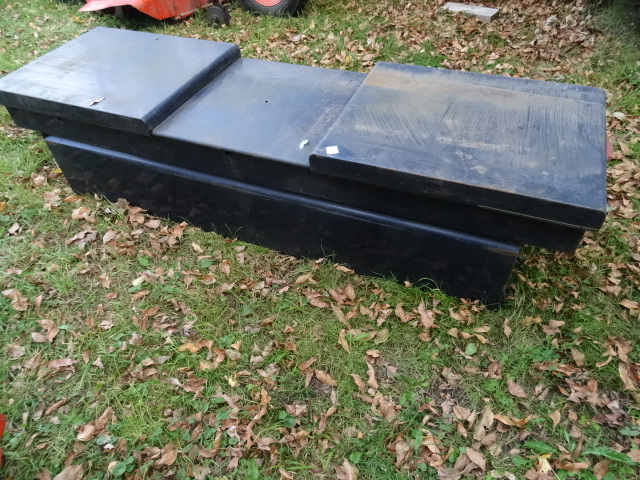 lot 30 image: Steel truck tool box