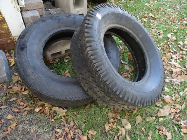 lot 33 image: 2 tires