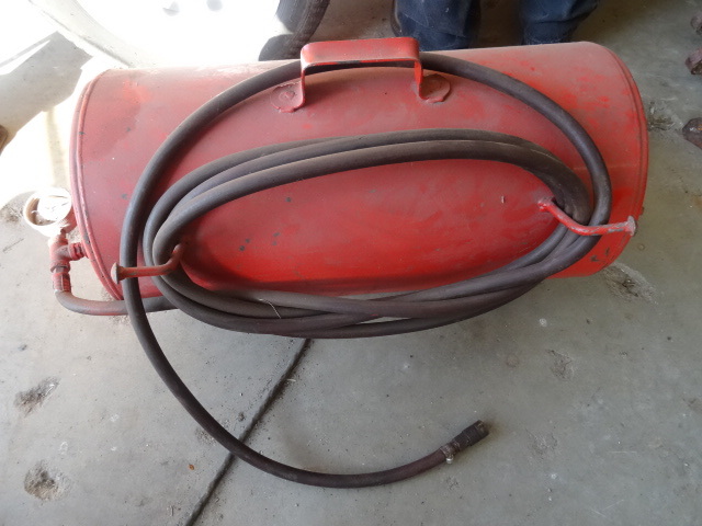 lot 38 image: Air tank