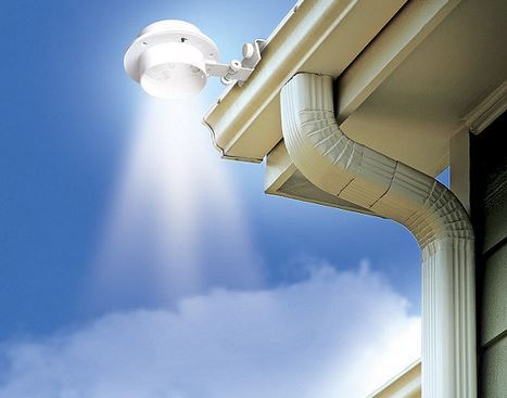 lot 50 image: Solar-Powered Outdoor Gutter Lights 2-Pack