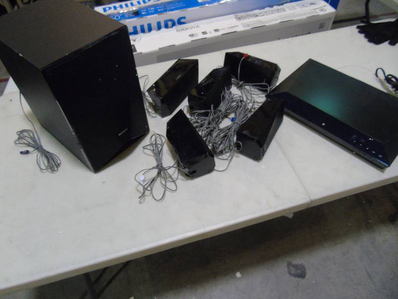 lot 36 image: Sony 3D Blu-ray Home Theater System with Wi-Fi - Used