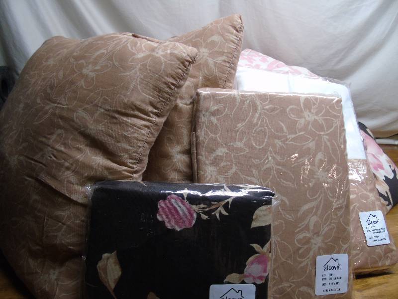 lot 79 image: alcove Capri 20-Pc. Bedroom Set - Queen