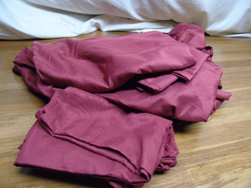 lot 82 image: alcove Solid-Color Microfiber Sheet Set - Queen - Red Color