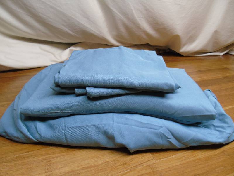 lot 83 image: alcove Solid-Color Microfiber Sheet Set - Queen - Teal Color