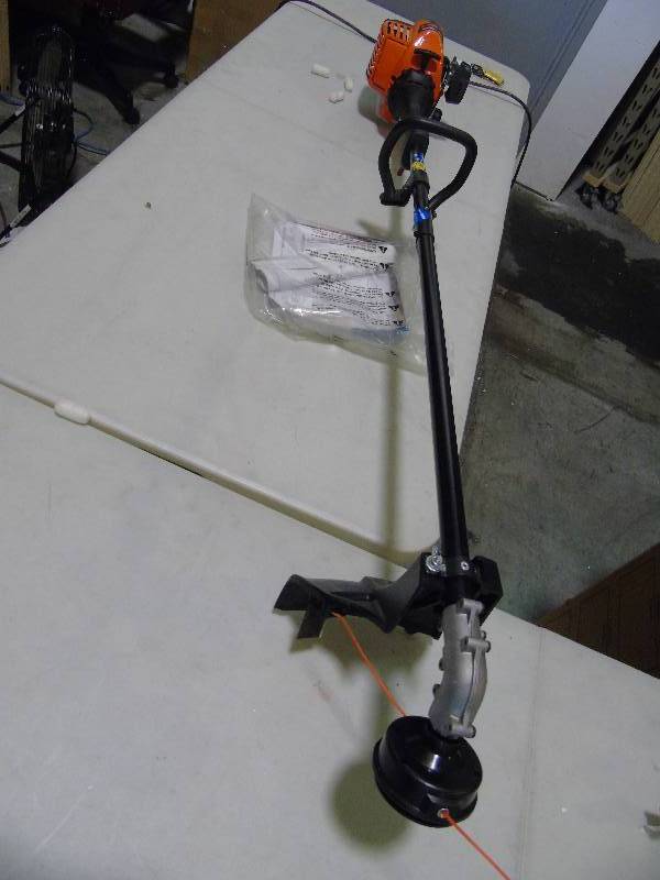 lot 103 image: Remington 16 Straight Shaft Gas Trimmer