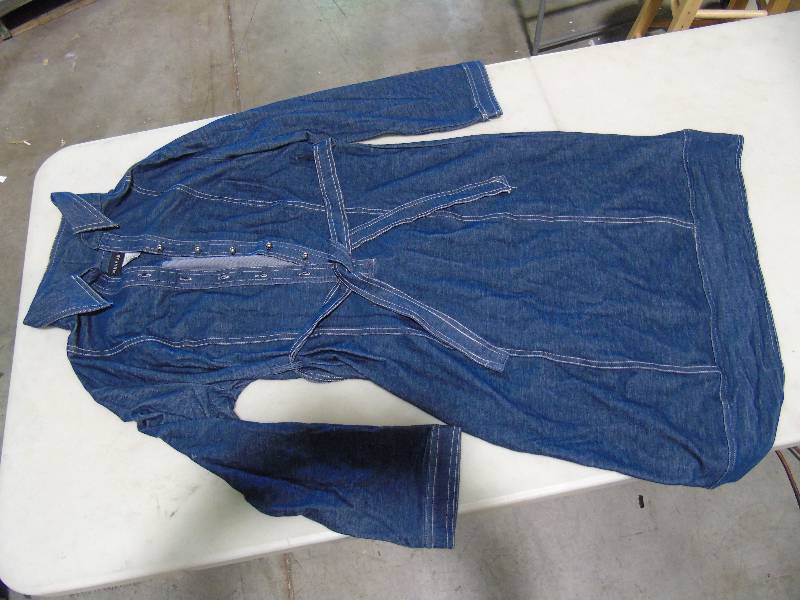 lot 141 image: Wearabouts Misses Knit Denim Shirtdress - Large