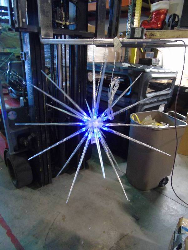 lot 145 image: Starburst Light Set - Blue