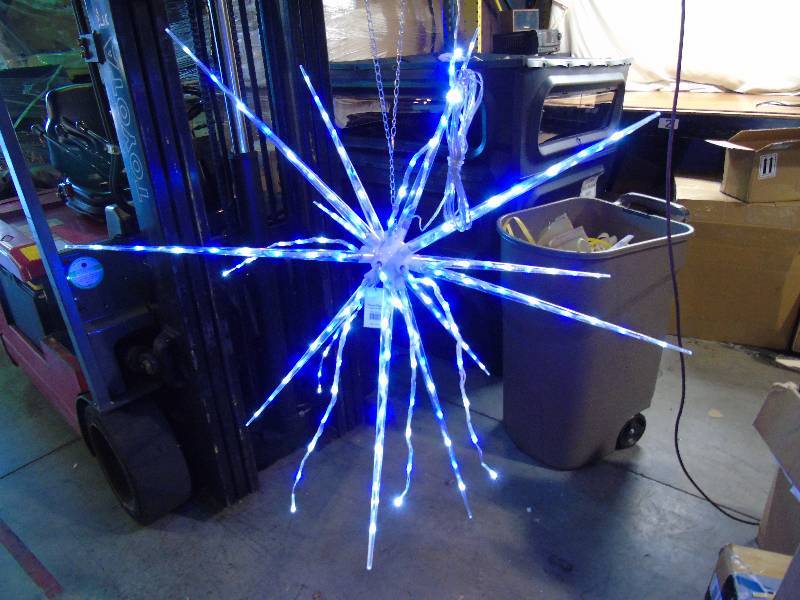 lot 146 image: Starburst Light Set - Blue