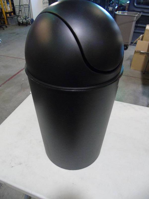 lot 150 image: Umbra Grand 10-Gallon Trash Can
