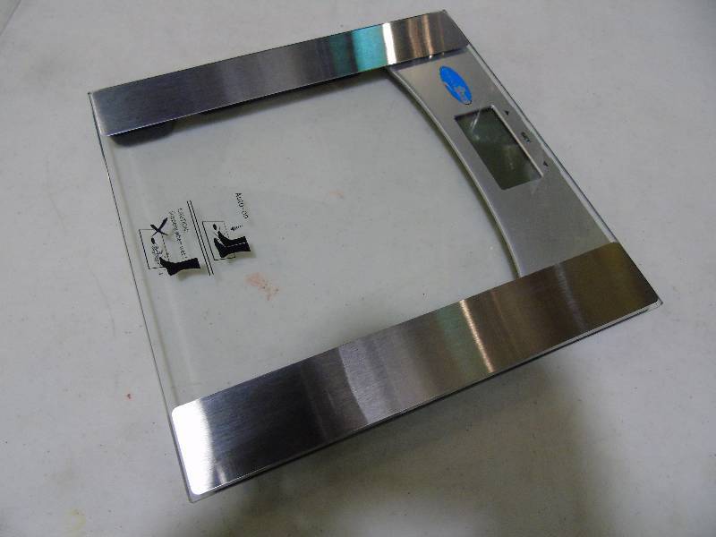 lot 151 image: Uniquewear Sleek Body Weight and Hydration Digital Glass Scale