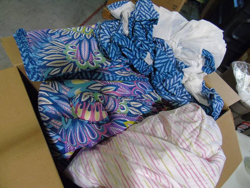 lot 174 image: alcove Aviary 8-Pc. Bed Set - Queen