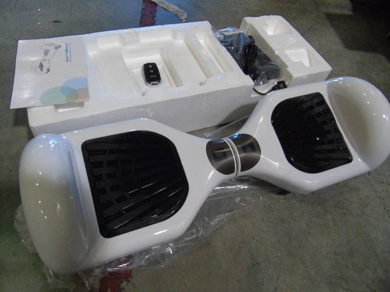 lot 190 image: Hoverboard with Smart Key - White Color