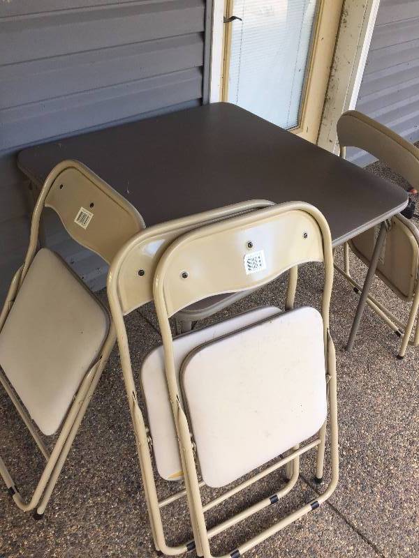 lot 1 image: CARD TABLE AND 4 FOLDING CHAIRS