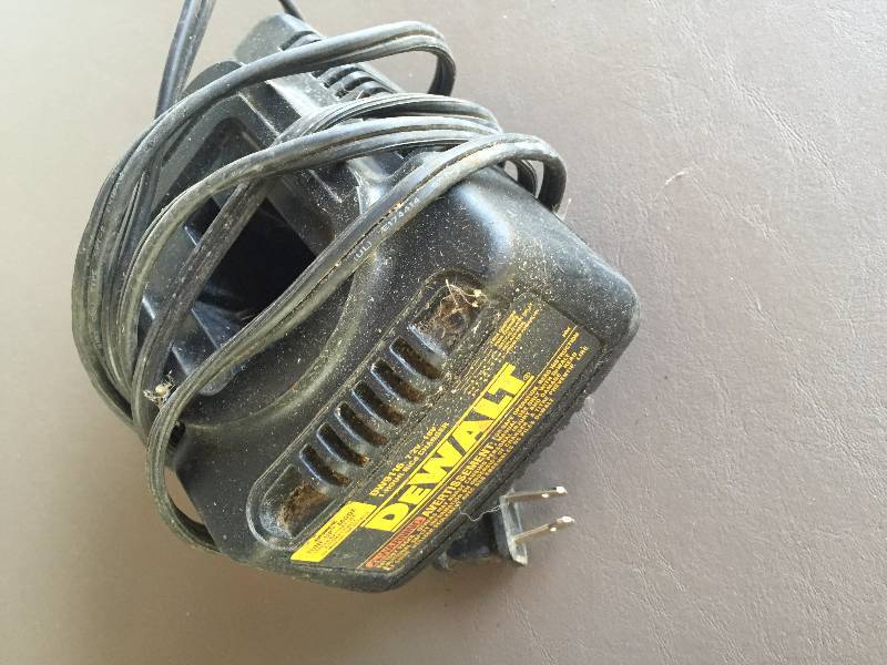 lot 2 image: CORDLESS DRILL AND DEWALT CHARGER BOTH WORK
