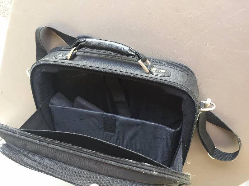 lot 19 image: LIKE NEW LAPTOP CASE