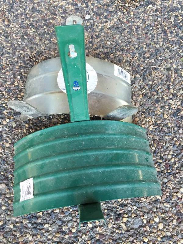 lot 35 image: GARDEN HOSE HOLDERS