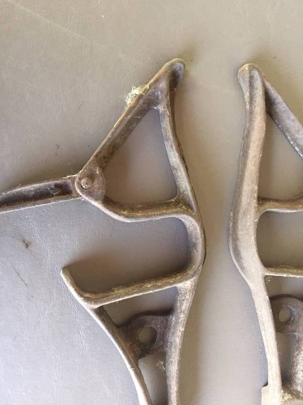 lot 39 image: EXTENSION LADDER BRACKETS