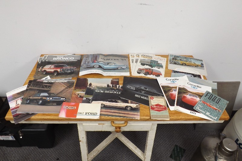 lot 7 image: Large Lot of Vintage Car Brochures