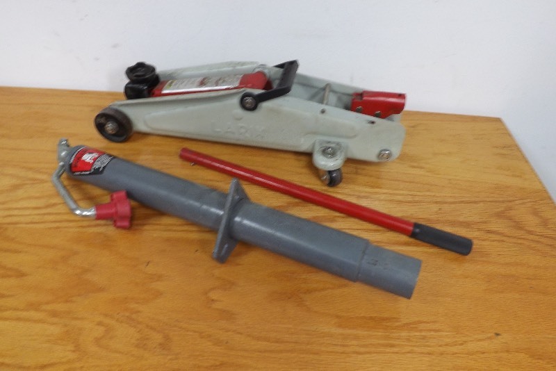 lot 8 image: 4000 Lb Capacity Floor Jack and 2000 Lb Capacity Trailer Jack