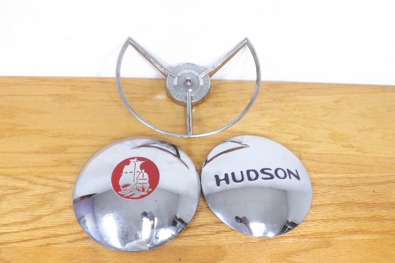 lot 13 image: Vintage Hudson and Plymouth Dog Dish Hubcaps and an Old Ford Horn Ring