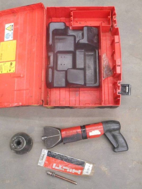 lot 40 image: Hilti DX600N Piston-Drive Fastener ...