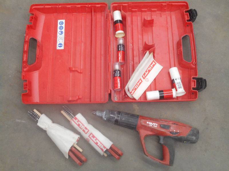 lot 44 image: Hilti DX-460-F10 Power Fastener Wit...