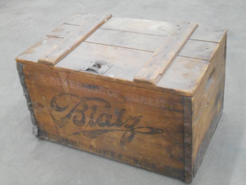 lot 74 image: Vintage Blatz Wooden Beer Crate ...
