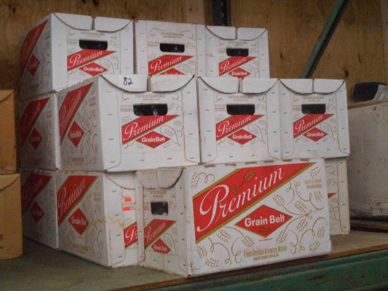 lot 82 image: (16) Vintage Grainbelt Premium Beer...