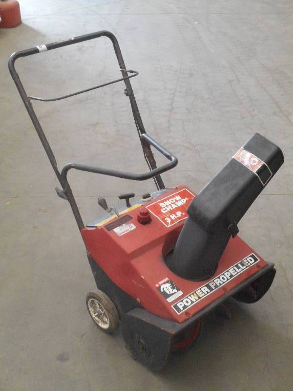 lot 96 image: Snow Champ 3HP 21 Snow Blower ...