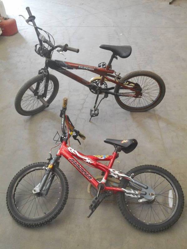 lot 97 image: (2) Magna Bicycles, Used ...