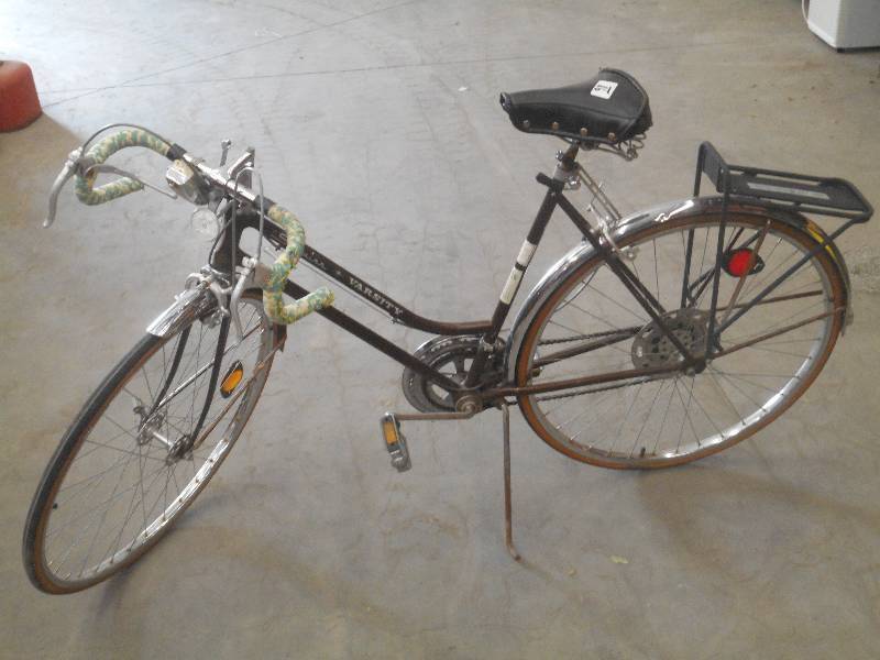 lot 98 image: Vintage Schwinn Varsity Bicycle ...