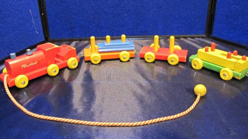 lot 7 image: Playskool Train That Vintage Kind