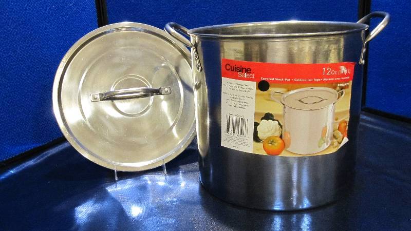 lot 16 image: 12 QT Covered Stock Pot
