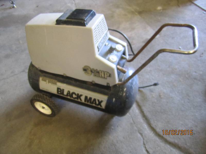 lot 3 image: Sanborn Black max  3 12 hp air com...