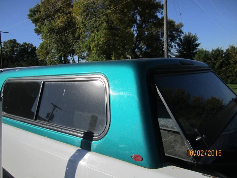 lot 4 image: Green Glasstite Raven 6 foot pickup...