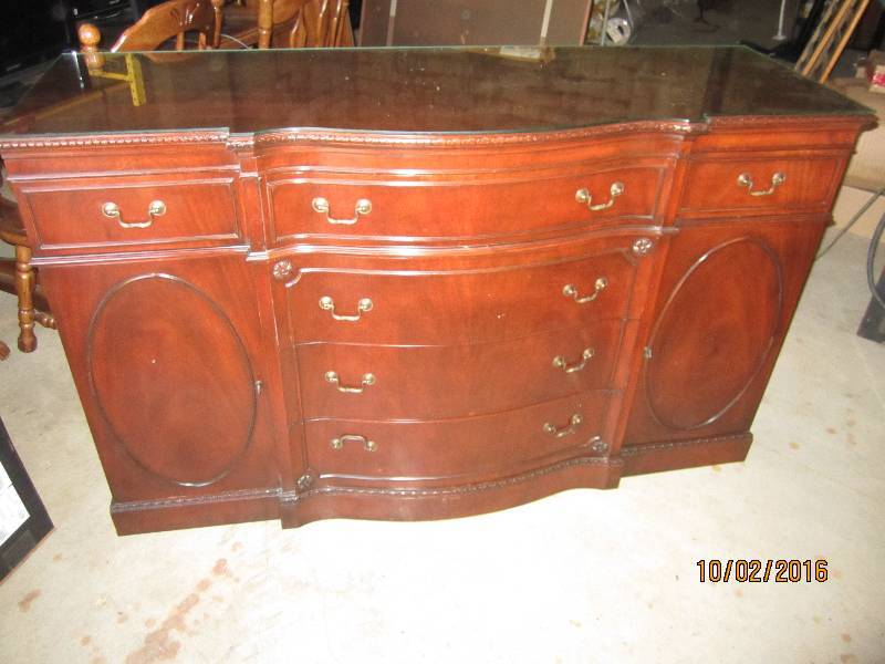 lot 7 image: Very nice chest of drawers with fit...
