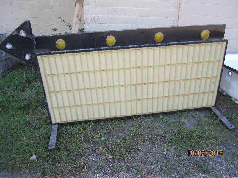 lot 8 image: Lighted pointer display sign, 9.5 ...