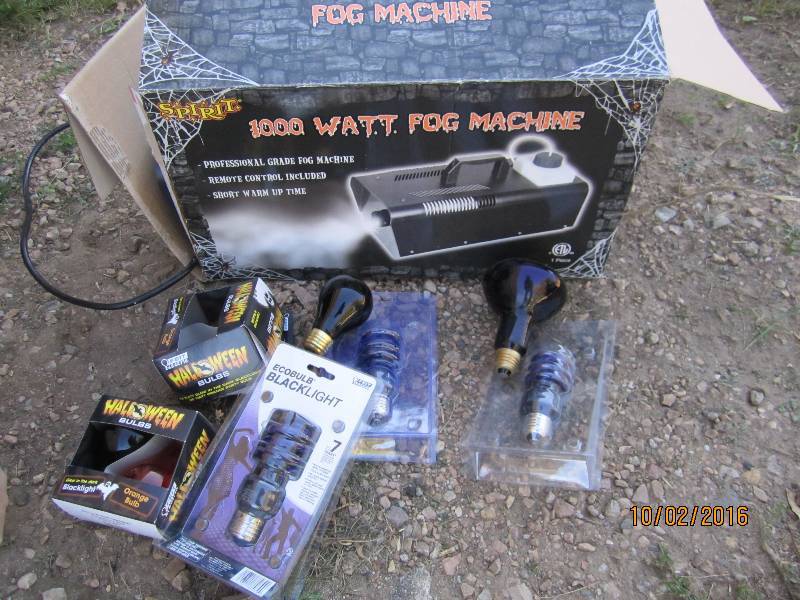 lot 13 image: Fog machine and Halloween colored l...