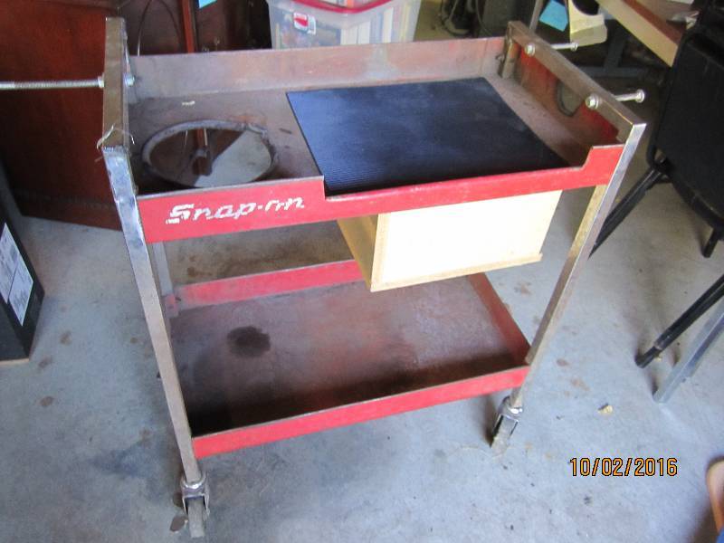 lot 17 image: Snap On work cart...