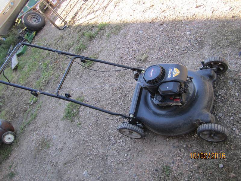 lot 21 image: Yard Machines 21 mulch or bagging ...