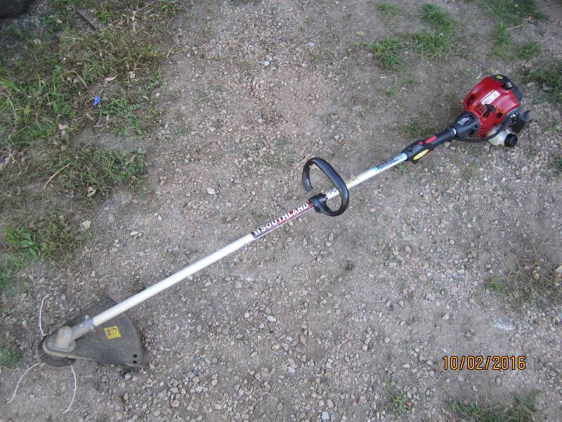 lot 24 image: Southland XT 30 cc trimmer, has bee...