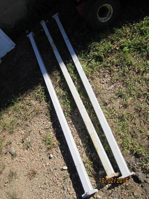 lot 34 image: 3 metal supports, 85 tall...