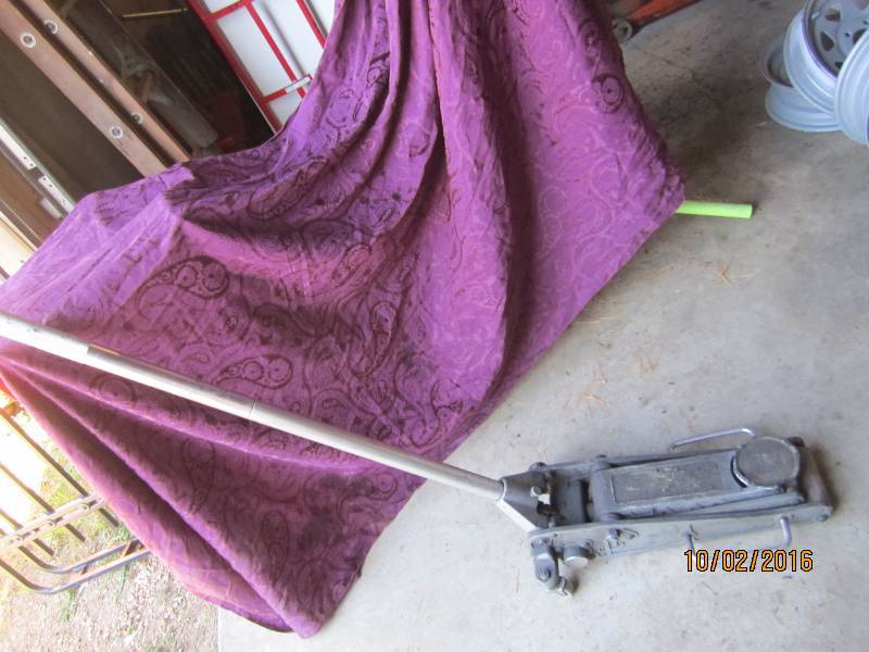 lot 38 image: Large hydraulic floor jack...