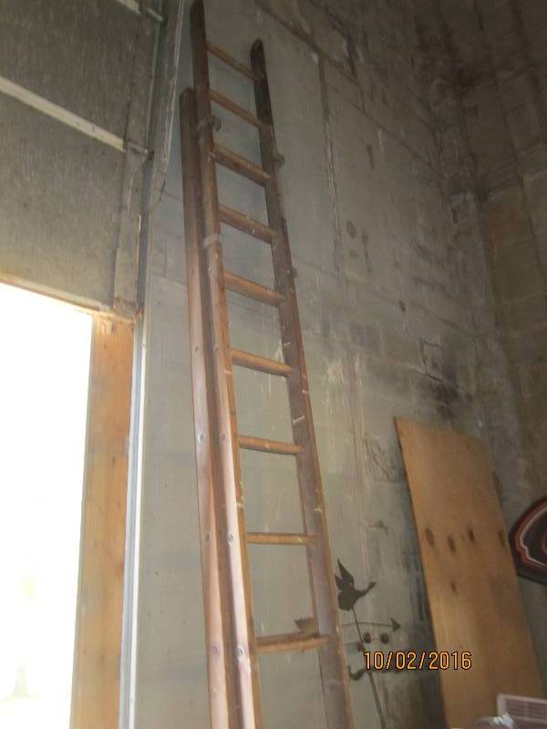 lot 40 image: Large wood extension ladder, each s...