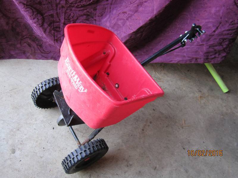 lot 42 image: Earthway pull behind spreader...